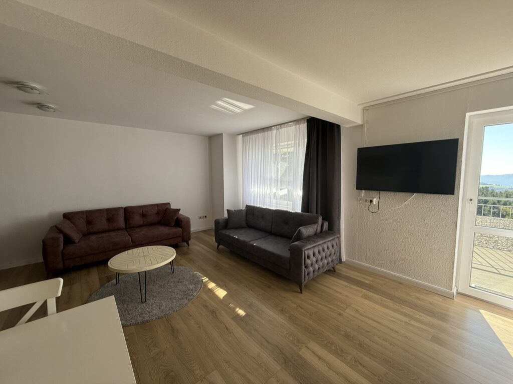 054390BF-07A6-4828-9E42-879F6DB54324_1_102_o