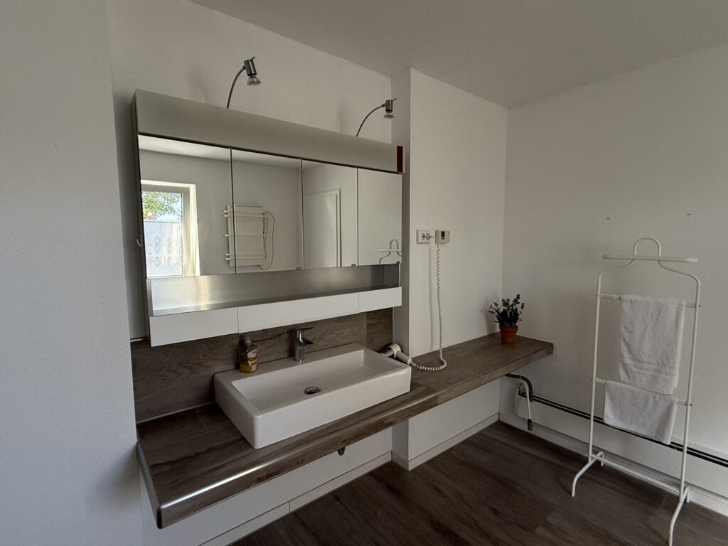 3244836C-2475-4C45-967C-6FC0D1C78334_1_102_o