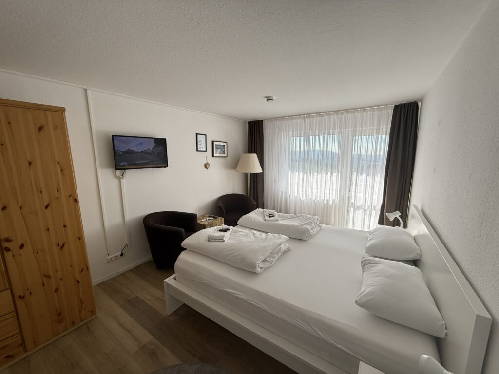 5807D75C-86F9-4D03-9D28-ED0F1109BE1B_1_102_o