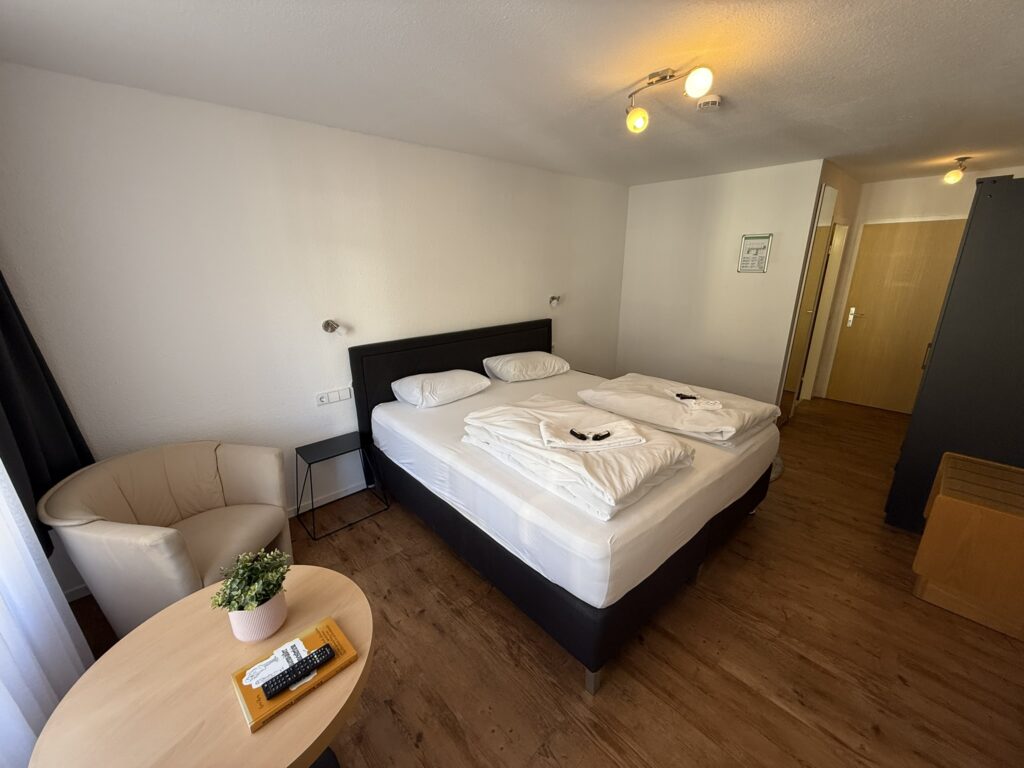 6259CE8D-D074-4F32-A33C-918333B309F2_1_102_o