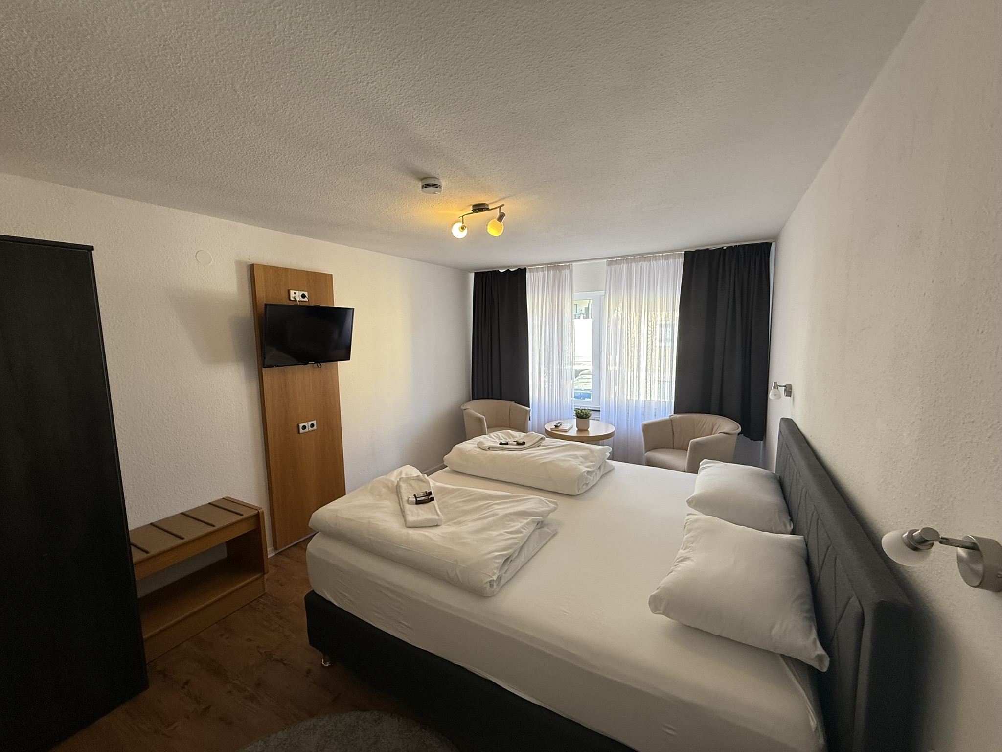 8DC0FA42-853B-4DCE-B2FD-7D1BCFF00B99_1_102_o