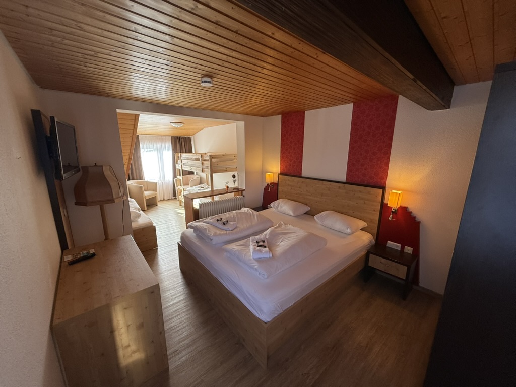 9BA4958D-78C2-4309-8E51-EEC4BF65E57B_1_105_c