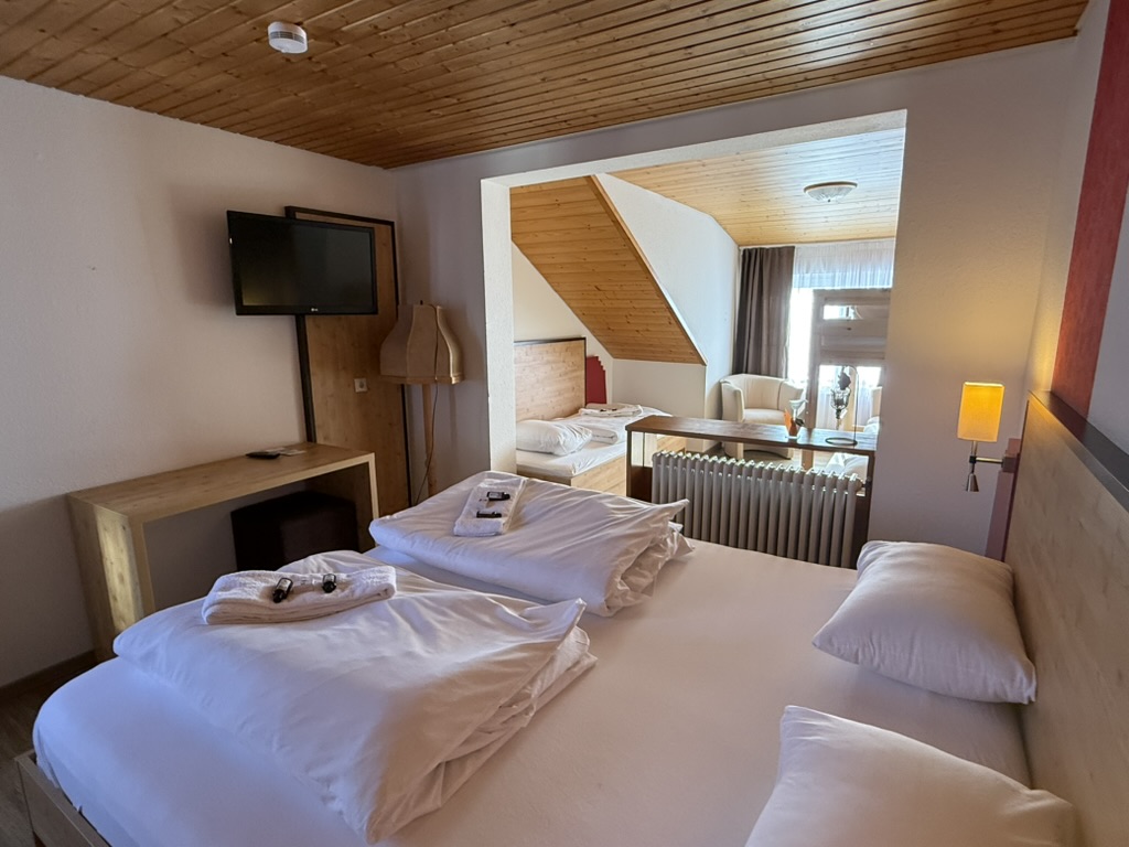 AD92E092-E5F7-45B4-8A11-96130B6C38D5_1_105_c