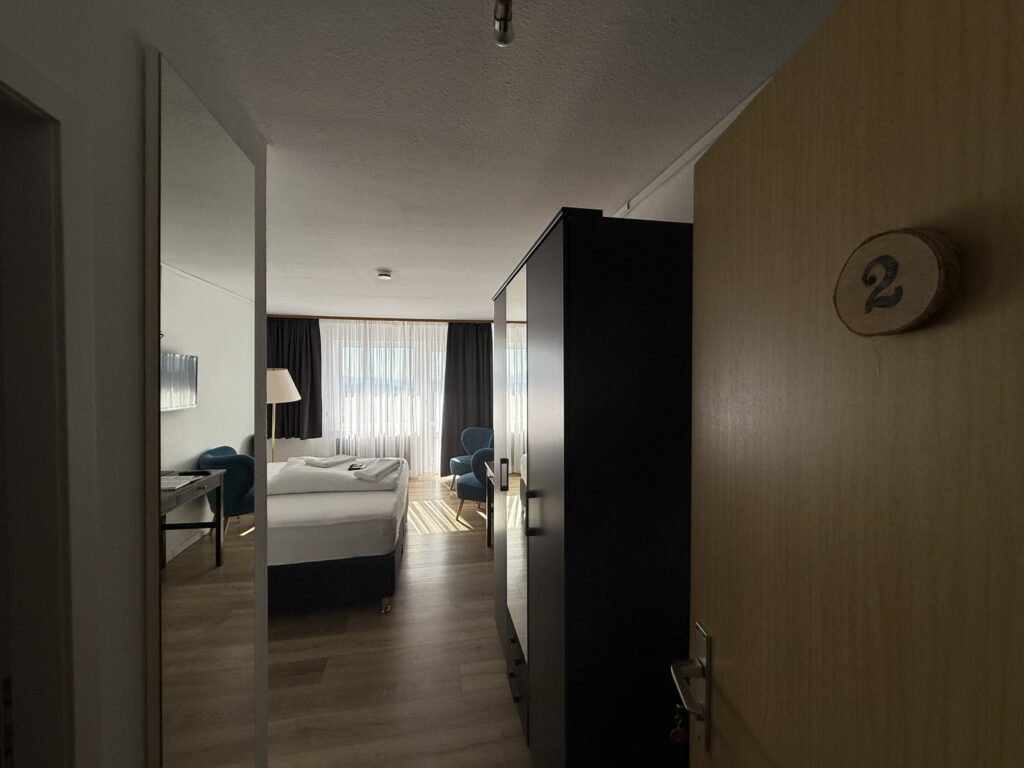 BC432C7C-FD11-4AA0-8C03-61AF1F33D700_1_102_o