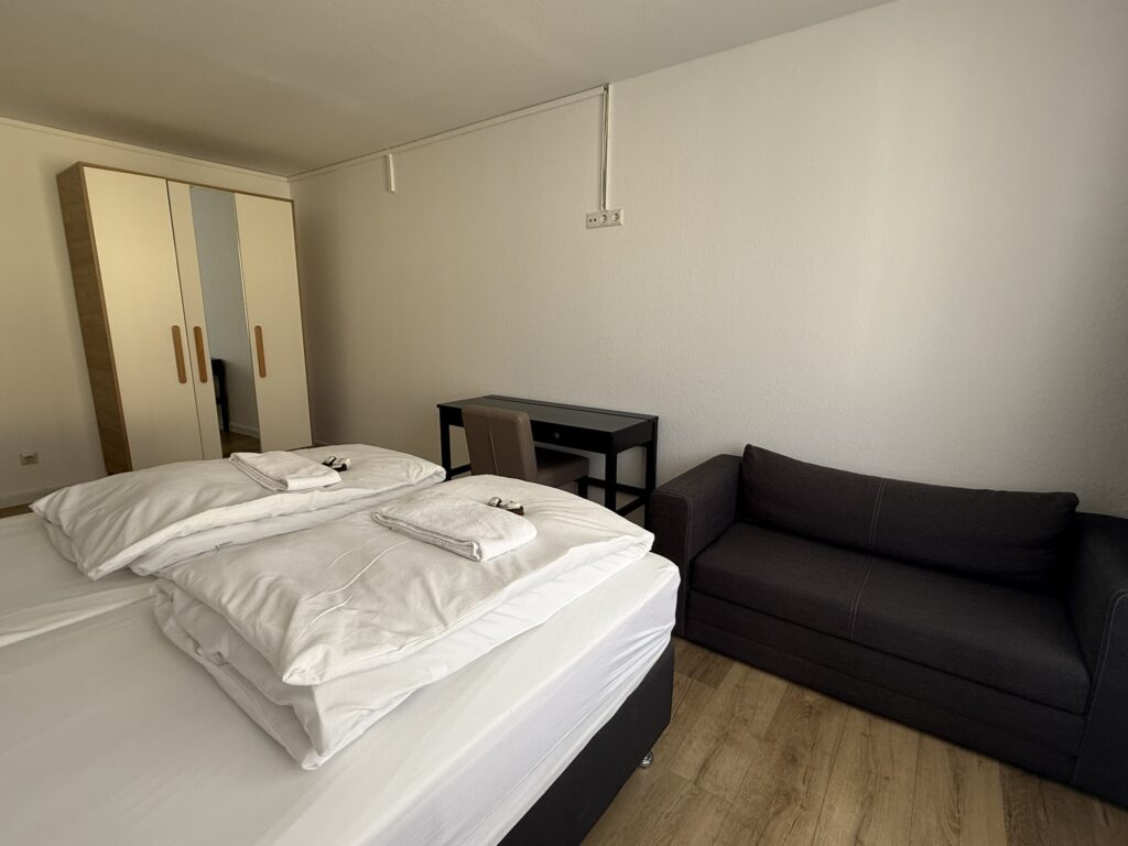 C9A998E9-7AB5-498E-9332-0D9EDC10ED99_1_102_o