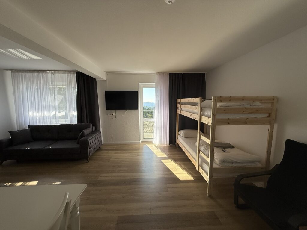 DD57B73F-6441-4F1E-9C43-8CD97FF7EC3B_1_102_o