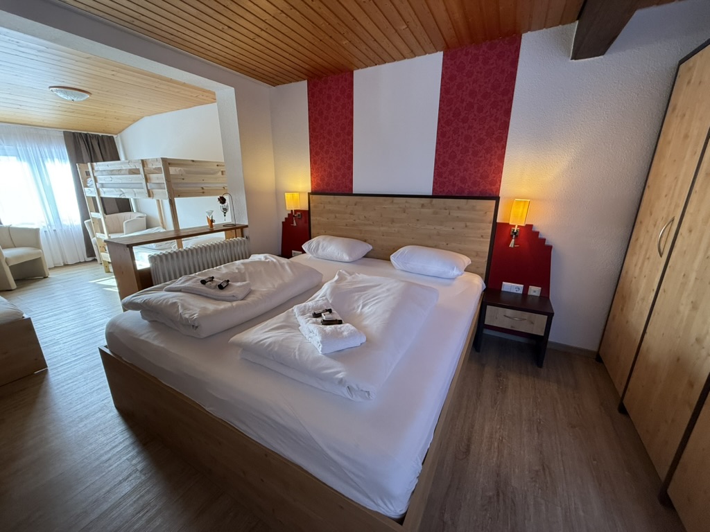 E3AFCC67-ED84-40CF-915A-4B2D7058A729_1_105_c