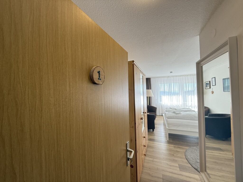 E43D8E00-1ECF-4408-A15C-2AEB698DF2C6_1_102_o