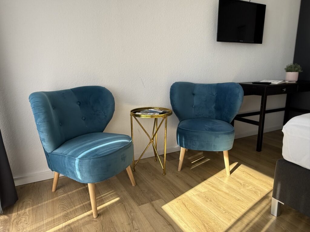 F1F9CAAF-8F7E-4A00-A87D-70AC570882E8_1_102_o