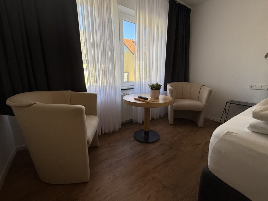 FE63755F-ED56-4DC0-8430-F9E4CD89C95A_1_102_o